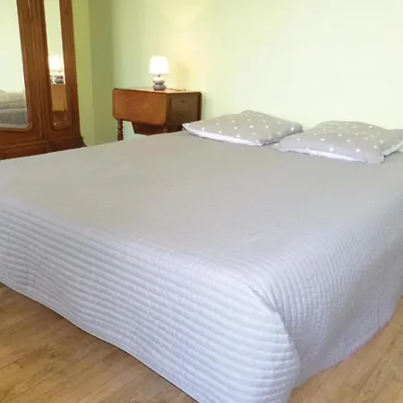 Holiday home Nice Home In Saint-Marcouf With Kitchen *