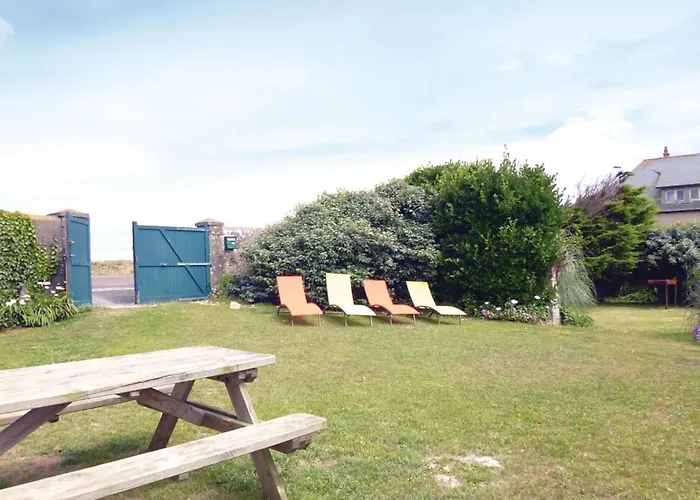 Nice Home In Saint-Marcouf With Kitchen Holiday home *